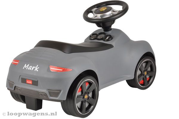 Maak je auto persoonlijk met deze leuke naamsticker.