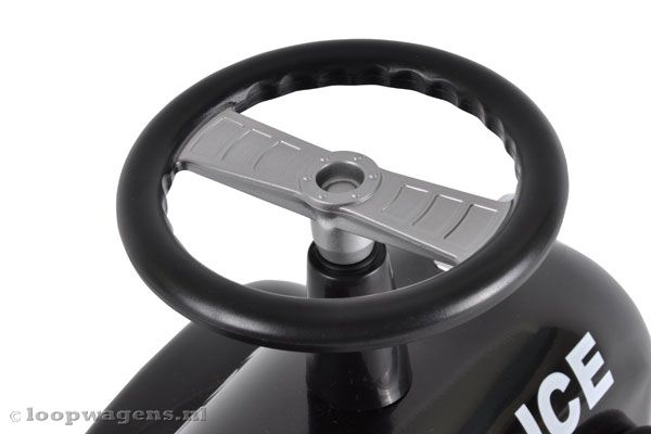 Stevig kunststof stuur.