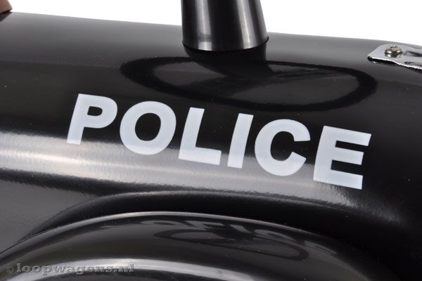 Met witte Police letters.
