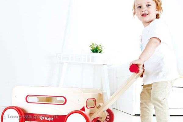 Ook kun je de loopwagen voort trekken.