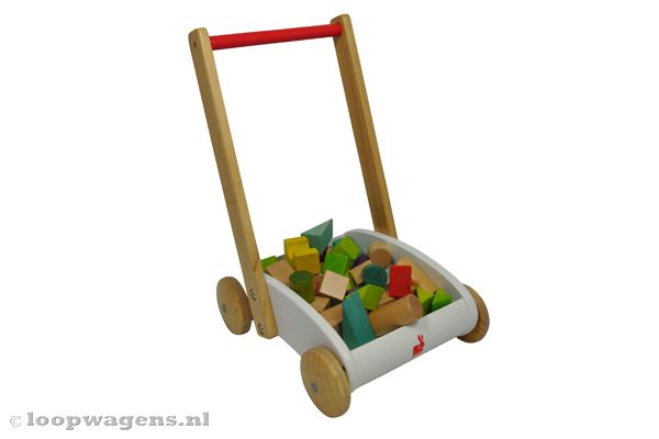 De blokken netjes opbergen wordt even oefenen.