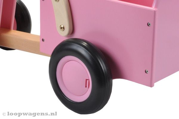 Stoere roze details, ook in het wiel.