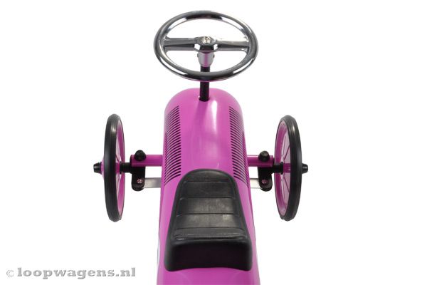 Echt werkend metalen stuur.