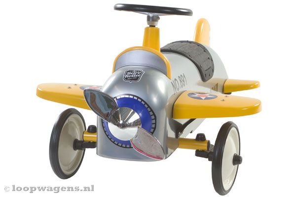 Dankzij de rubberen banden om de metalen wielen is hij nauwelijks hoorbaar.