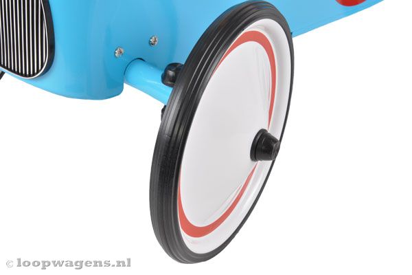 Met geluidsarme wielen.